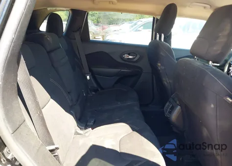 2017 Jeep Cherokee Latitude 4X4 z USA, uszkodzony, nr VIN 1C4PJMCB2HW512769